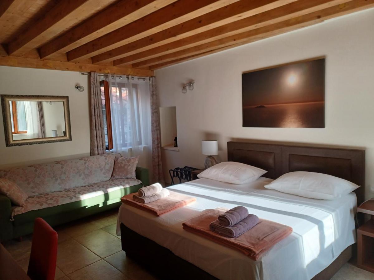 Jr Luxury Guesthouse2 สปลิท ภายนอก รูปภาพ